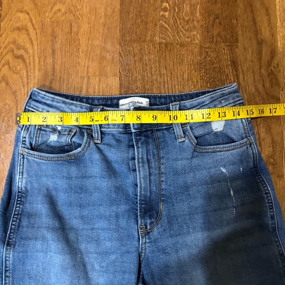 Abercrombie and Fitch, the Mom high-rise jeans straight leg size 27 - Picture 9 of 16